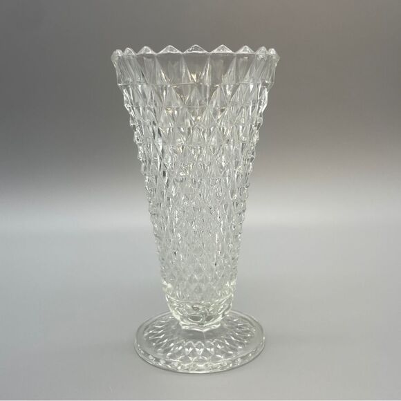 Vintage Indiana Glass Diamond Point Clear 1960’s Vase 8" footed vase - Picture 2 of 13